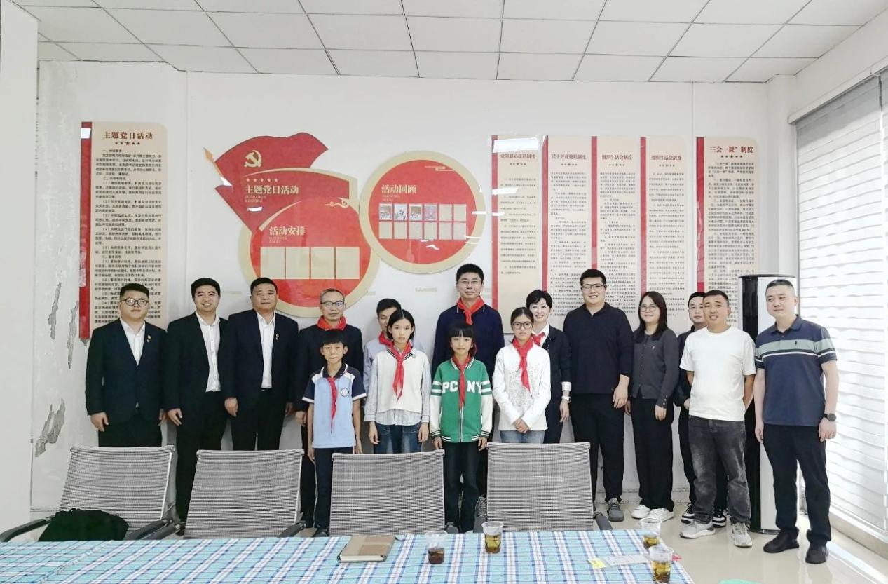 【Z6官网人生就是博联合】崔小刚送新选派驻村干部到驻村点报到
